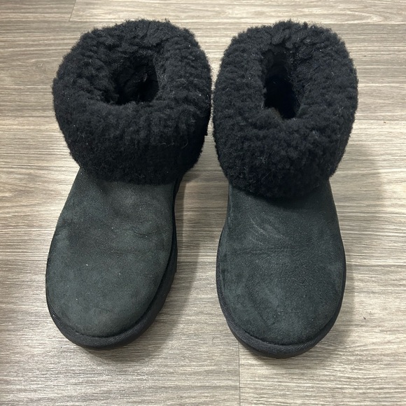 UGG Classic Mini Fluff Ankle Boots - Picture 3 of 4